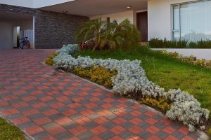 Read more about the article Landscaped Driveways That Turns Heads